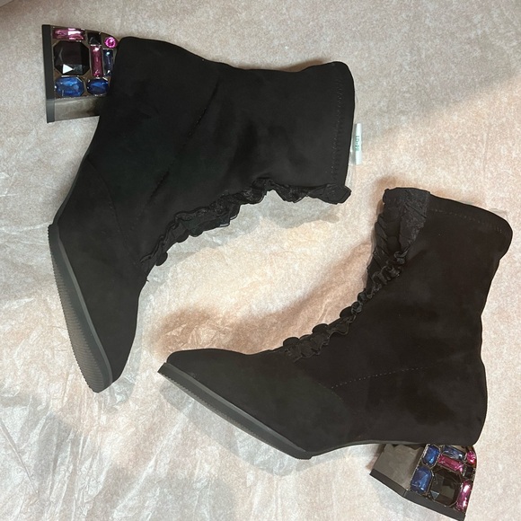 NWOT - Rhinestone Décor Faux Suede Ankle Boots (Size 7.5)) - Picture 2 of 11